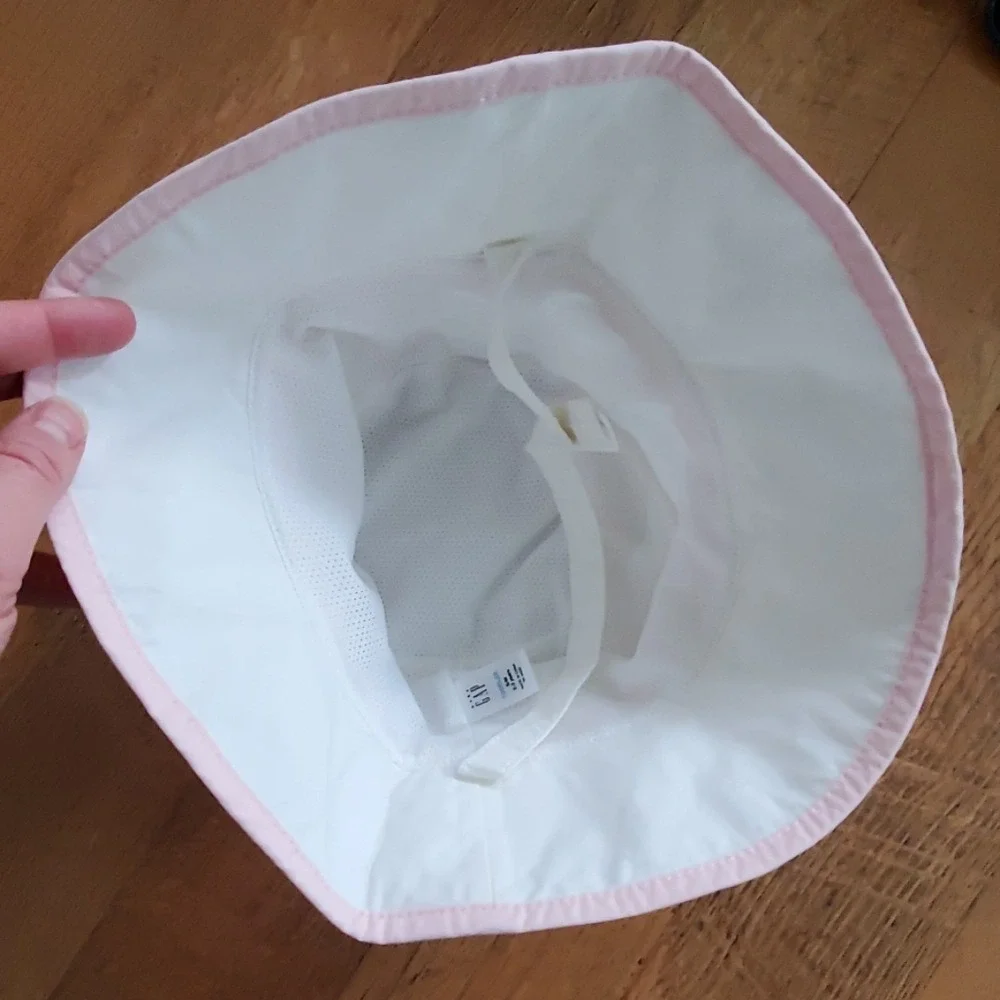 GAP Baby Girl Summer White With Pink Accents Sun Hat With Chin‎ Strap Size 2-3